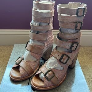 Freebird, BOND, in blush croco, size 8